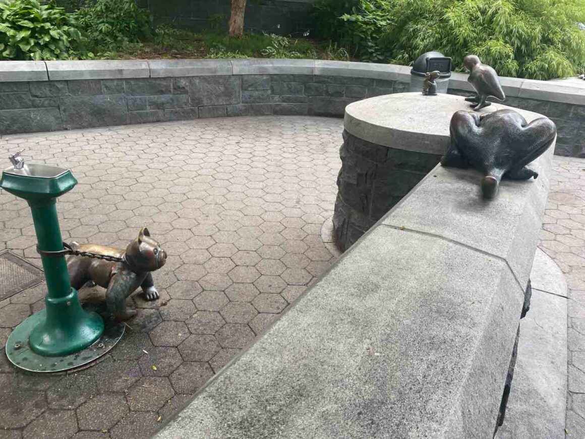 Balto and other Statues of Dogs in New York City 